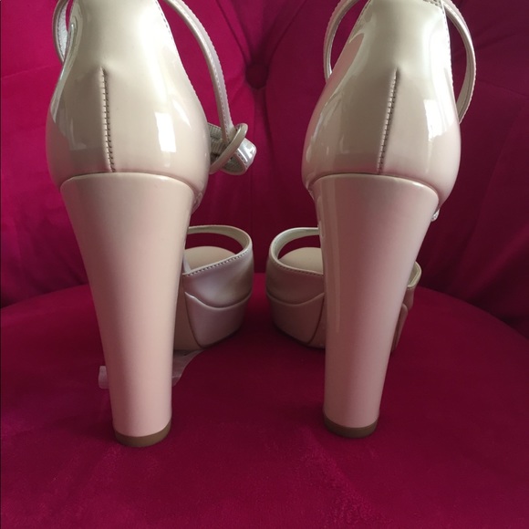 Karen Millen beige patent leather platform pumps - Picture 3 of 6